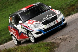 Novak bo zdaj asfaltno podlago zamenjal za makadamsko